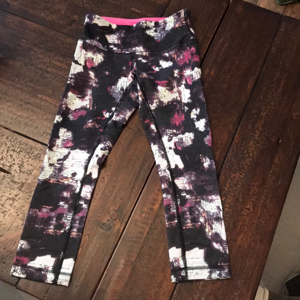 Lululemon crops size 4